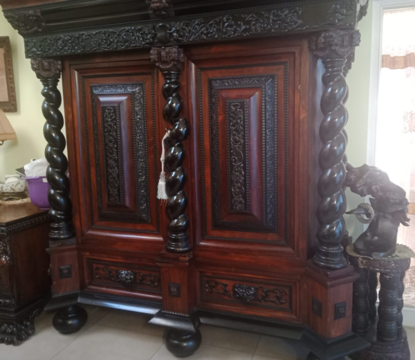 Antyczna szafa Antyczna szafa