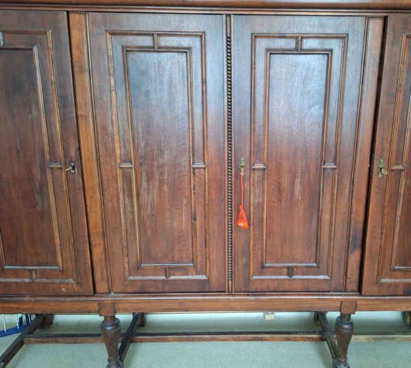 Szafa czterodrzwiowa Szafa czterodrzwiowa